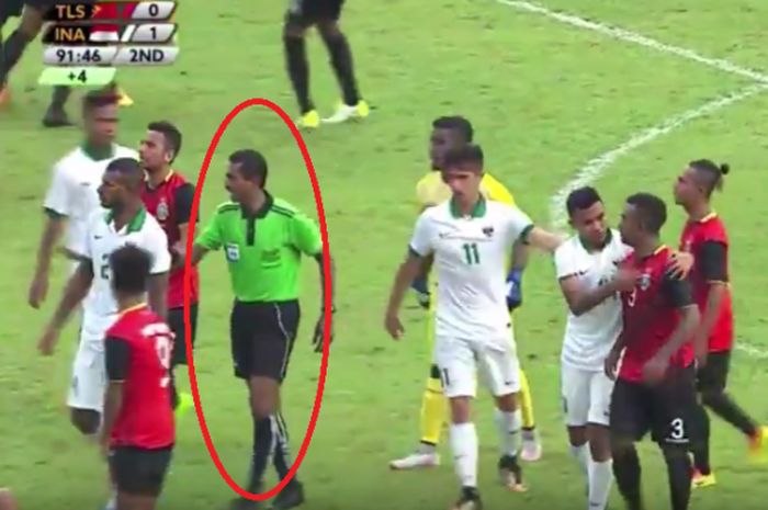Wasit yang mempimpin pertandiangan Timnas U-22 Indonesia Vs Timnas Timor Leste, Nagor Amir Bin Noor Mohamed
