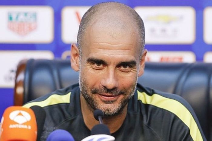 Manajer Manchester City, Pep Guardiola, menghadiri konferensi pers jelang pertandingan International Champions Cup melawan Manchester United di Olympic Sports Center Stadium, Beijing, China, 24 Juli 2016.