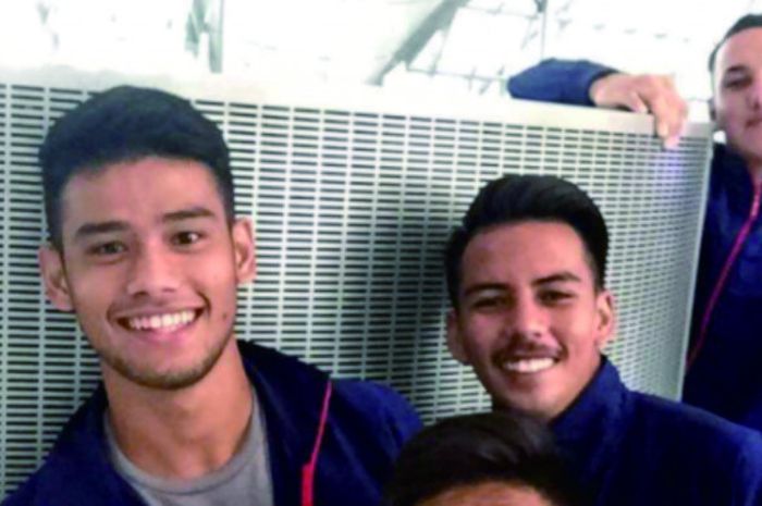Kiper Quincy Kammeraad (kiri) bersama teman-temannya dari timnas U-19 Filipina.