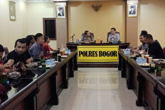 Panpel Persija bertemu dengan Polres Bogor, Rabu (4/4/2018)