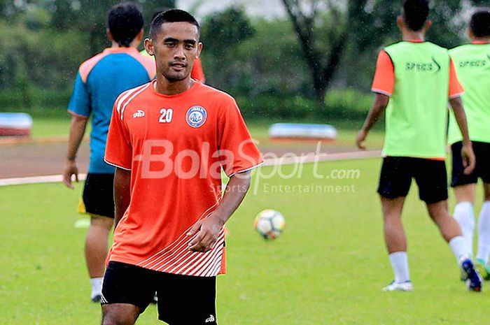 Agil Munawar, latihan perdana bersama Arema FC di Lapangan Dirgantara Kabupaten Malang, Jawa Timur, Selasa (12/12/2017) sore.