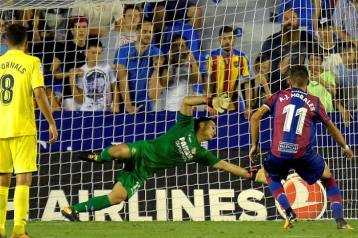 Pemain Levante, Jose Luis Morales, mencetak gol penentu kemenangan 1-0 atas Villarreal di Stadion Ciudad de Valencia, Senin (21/8/2017) waktu setempat.