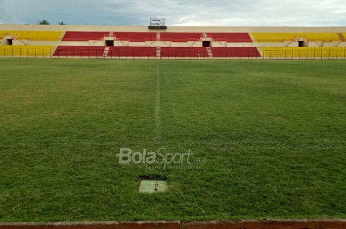 Rumput  Stadion Sultan Agung Bantul yang tampak terawat dengan baik pada Minggu (7/1/2018).