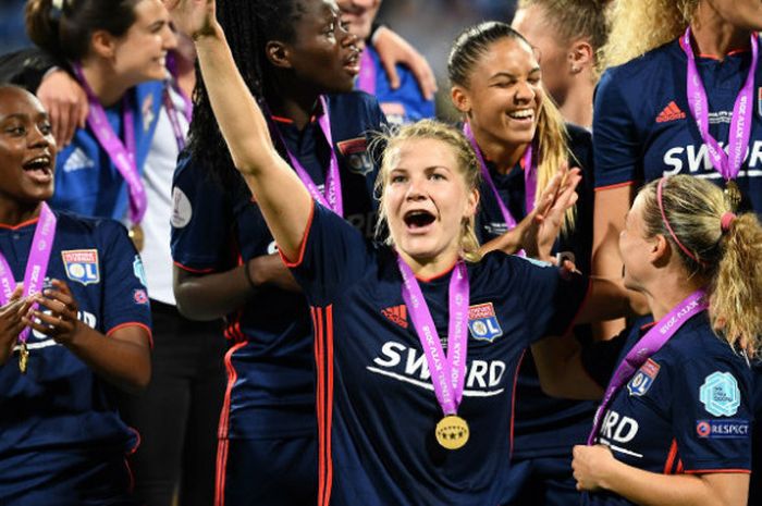 Ada Hegerberg saat menjuarai Liga Champions Putri 2017-2018 bersama Olympique Lyon