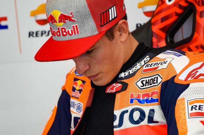  Marc Marquez saat berada di paddock tim Repsol Honda pada sesi kualifikasi MotoGP Italia 2018, Sabtu (2/6/2018). 