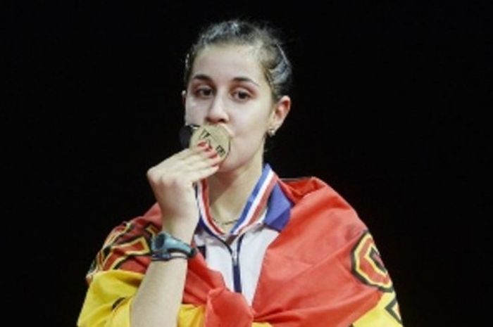 Pebulu tangkis tunggal putri Spanyol, Carolina Marin, merayakan keberhasilannya menjadi juara dunia 2014 setelah mengalahkan Li Xuerui (China) di Kopenhagen, Denmark, 31 Agustus 2014.