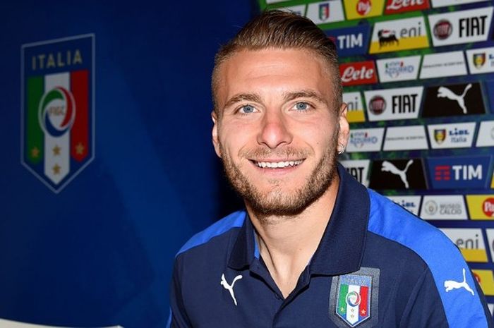 Striker tim nasional Italia, Ciro Immobile, saat berbicara kepada media dalam konferensi pers di pusat latihan skuat Italia di Casa Azzurri, Montpellier, Prancis, 29 Juni 2016.