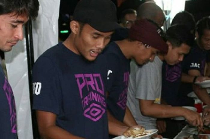 Barito Putera mendapat jamuan makan malam dari Bupati Kotabaru, Sayed Jafar Al-Idrus di Siring Kotabaru, Jumat (29/6) malam.