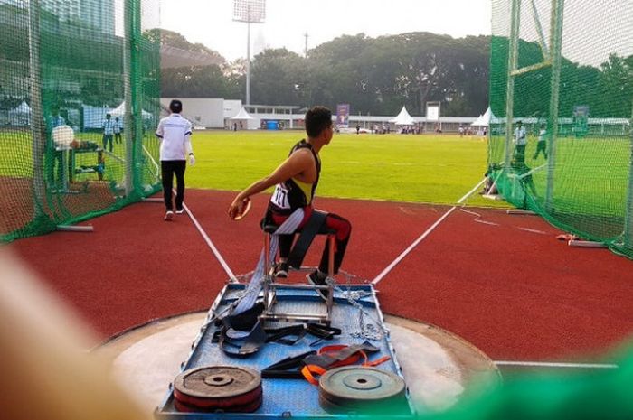 Atlet difabel lempar cakram tampil pada ajang test event Asian Para Games 2018, di Stadion Madya, Senayan, Jakarta, Sabtu (30/6/2018).