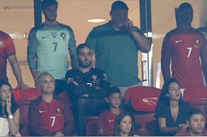 Keluarga Cristiano Ronaldo sedang menyaksikan laga Portugal kontra Swiss, Rabu (11/10/2017)