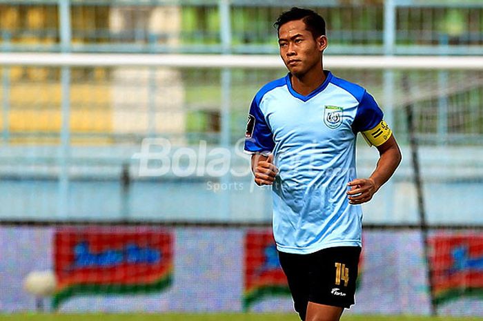  Pemain belakang Persela Lamongan, Ahmad Birul Walidayn, saat tampil dalam laga Piala Presiden 2018 pekan kedua Grup E antara Persela Lamongan melawan Bhayangkara FC di Stadion Kanjuruhan Malang, Jawa Timur, Kamis (25/01/2018) sore. 