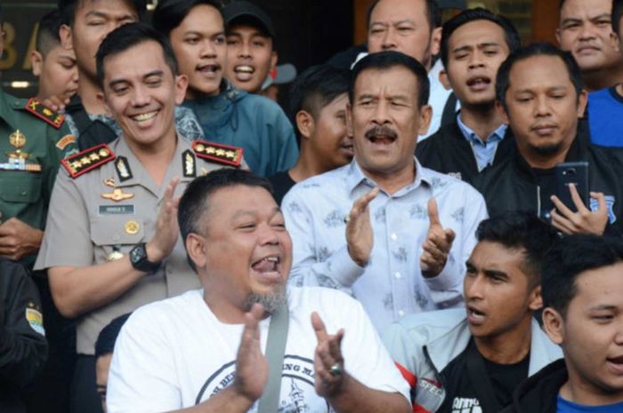 Silaturahmi Kapolrestabes Bandung dengan petinggi Persib dan bobotoh.