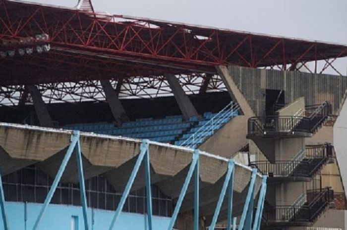 Kondisi atap Stadion Balaidos, markas Celta Vigo, akibat badai yang menerpa wilayah tersebut sehari menjelang laga versus Real Madrid, Sabtu (4/2/2017).