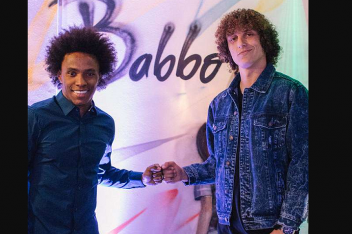 Willian Borges bersama David Luiz saat meresmikan restoran mereka, Babbo Restourant.