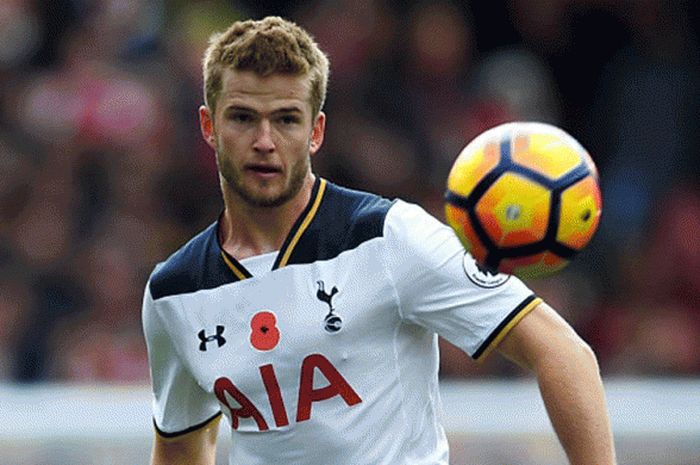  Gelandang Tottenham Hotspurs, Eric Dier dalam aksina saat pertandingan Premier League melawan Arsenal di Emirates Stadium, London, Inggris, 06 November 2016.  