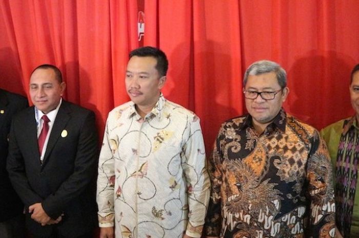 Edy Rahmayadi (Ketua Umum PSSI), Imam Nahrawi (Menteri Pemuda dan Olahraga), dan Ahmad Heryawan (Gubernur Jawa Barat) hadir di Kongres PSSI di Hotel Aryaduta, Minggu (8/1/2017). 