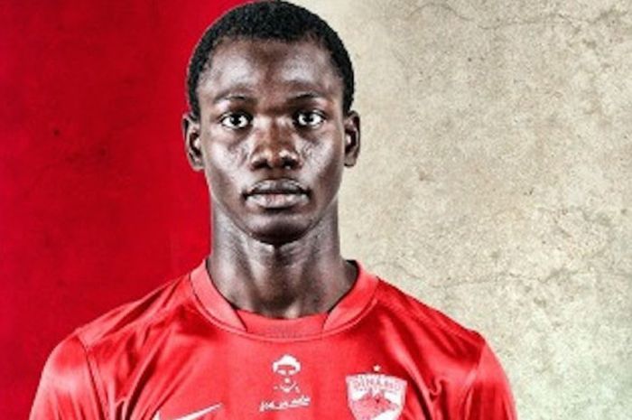 Striker baru Persipura Jayapura asal Senegal, Pape Abdoulaye Ndow, saat berkostum tim asal Romania, Dinamo Bukarest pada musim 2014-2015.