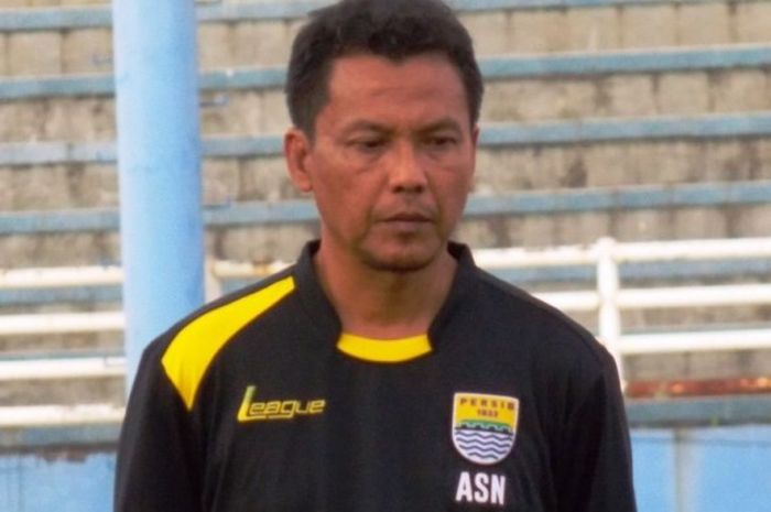 Pelatih kiper Persib, Anwar Sanusi.