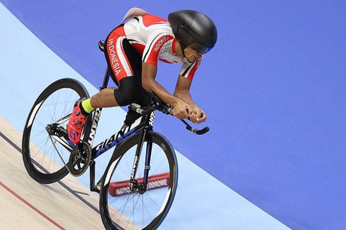 Pebalap sepeda Indonesia,M Fadli Immanudin, beraksi pada nomor trek putra 1 Kilometer kelas C4 pada ASEAN Para Games Minggu (17/9/2017).