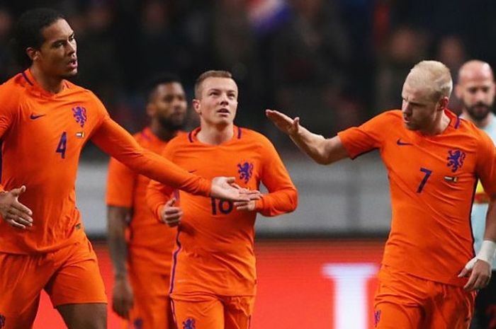 Selebrasi Davy Klaassen dan rekan timnya setelah mencetak gol dalam laga persahabatan melawan Belgia di Amsterdam Arena, 09 November 2016. 