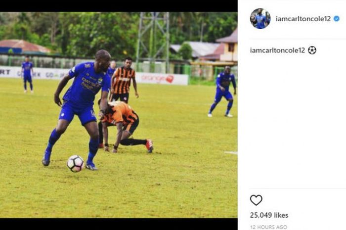 Carlton Cole mengunggah fotonya kala membela Persib Bandung di instagram pribadinya.