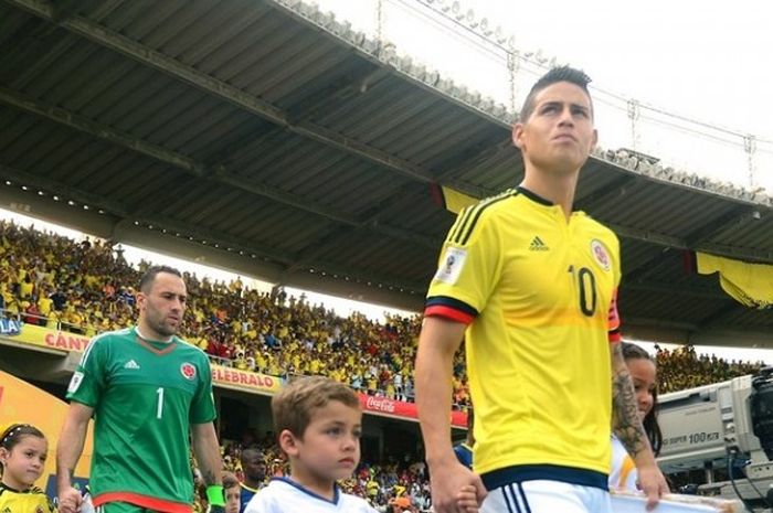 Kapten tim nasional Kolombia, James Rodriguez, memasuki stadion menjelang partai kontra Ekuador pada Pra-Piala Dunia di Barranquilla, 29 Maret 2016.