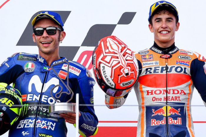     Valentino Rossi dan Marc Marquez saat merayakan podium MotoGP Jerman di Sirkuit Sachsenring, Jer