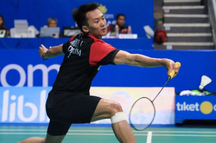 Pebulu tangkis tunggal putra PB Djarum Kudus, Ihsan Maulana Mustofa, saat menjalani laga melawan wakil PB Mutiara Cardinal Bandung, Panji Ahmad Maulana, pada partai keempat semifinal Kejurnas PBSI 2018 di Britama Arena Mahaka Square, Kelapa Gading, Jakarta Utara, Jumat (21/12/2018).