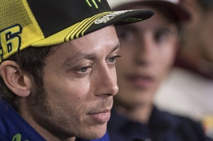 Pebalap Movistar Yamaha, Valentino Rossi, menjalani sesi konferensi pers menjelang MotoGP Aragon, Spanyol, 24 September 2015.