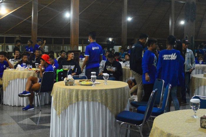 Suasana gala dinner PSCS Cilacap dan suporternya di Pendopo Kabupaten Cilacap, Minggu (30/12/2018) malam WIB seusai babak final Liga 3 Nasional.