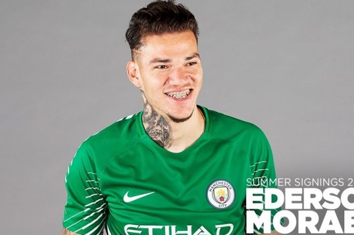 Ederson Moraes resmi bergabung dengan Manchester City pada Kamis (8/6/2017). 