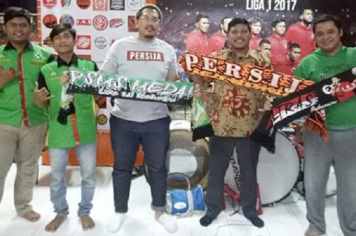 SMeCK Jabodetabek menjalin tali silahturahmi dengan The Jakmania jelang laga Persija kontra PSMS Medan di Stadion Sultan Agung, Kabupaten Bantul, Minggu (12/8/2018).