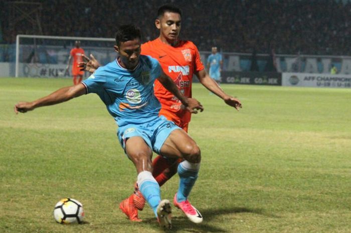 Laga Persela Lamongan versus Borneo FC di Stadion Surajaya, Lamongan, Rabu (11/7/2018).