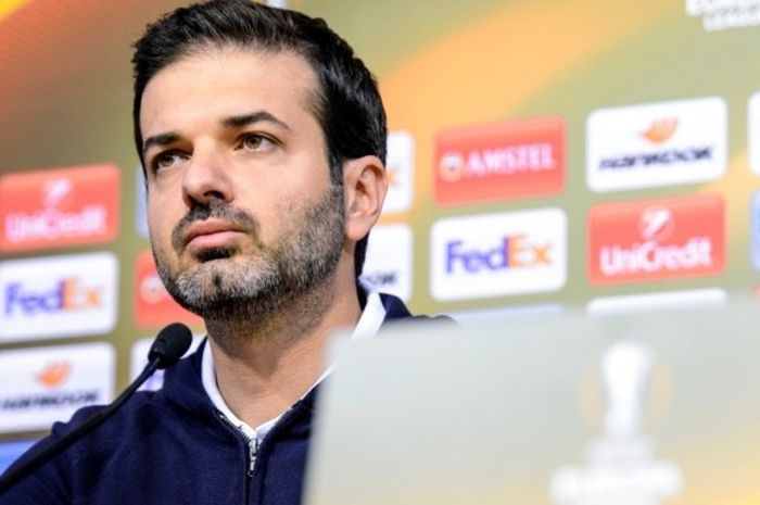 Andrea Stramaccioni ketika menjalani konferensi pers menjelang duel Panathinaikos lawan Standard Liege pada Liga Europa di Liege, 19 Oktober 2016.