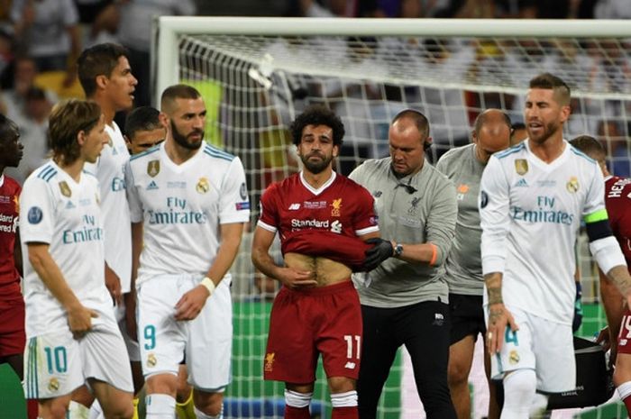 Ekspresi pemain Liverpool FC, Mohamed Salah (tengah), dalam laga final Liga Champions kontra Real Madrid di Stadion NSC Olimpiyskiy, Kiev, Ukraina pada 26 Mei 2018.