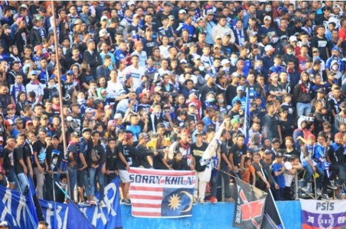 'Sorry Khlaf' aksi bendera terbalik Malaysia oleh Suporter PSIS Semarang