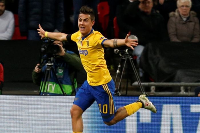 Penyerang Juventus, Paulo Dybala, merayakan gol yang dia cetak ke gawang Tottenham Hotspur dalam laga leg kedua babak 16 besar Liga Champions di Stadion Wembley, London, Inggris, pada 7 Maret 2018.