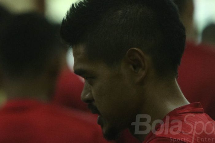 Penyerang Persija, Bambang Pamungkas, tengah berlatih di sesi latihan kebugaran tim di Executive Club Persada, Halim, Jakarta, Kamis (22/2/2018).