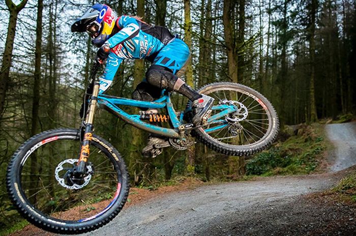 Aksi Basikal Mtb Red Bull