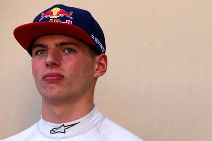 Pebalap muda Toro Rosso, Max Verstappen, bersiap menghadapi GP Abu Dhabi yang berlangsung di Sirkuit Yas Marina, 29 November 2015.