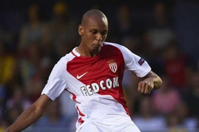 Gelandang AS Monaco, Fabinho, beraksi dalam laga Liga Champions melawan Villarreal di Stadion El Madridgal pada 17 Agustus 2016.