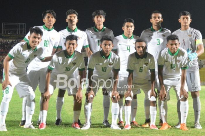  Skuat timnas U-19 Indonesia saat melawan Persiba Bantul di Stadion Sultan Agung (SSA), Bantul, Rabu (27/6/2018) malam WIB. 