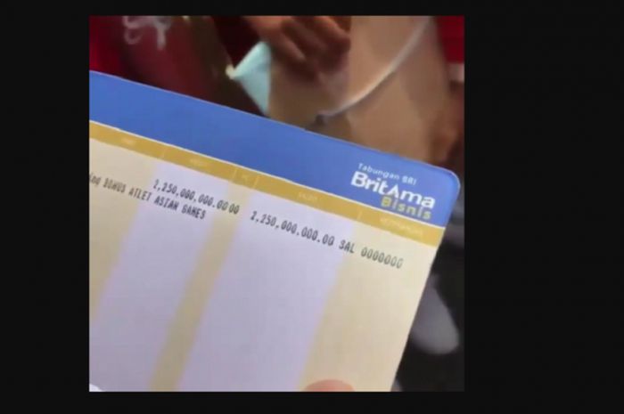 Buku tabungan atlet Indonesia pada Asian Games 2018 lengkap dengan jumlah isinya.