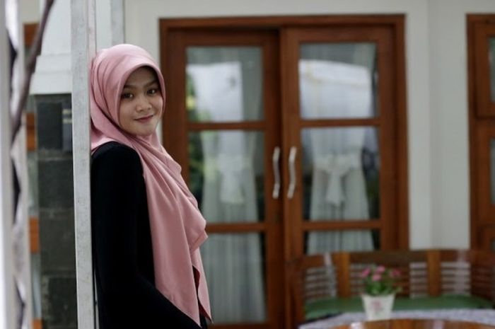 Pemain Jakarta Elektrik PLN, Wilda Siti Nurfadilah, berpose di mes timnya di Cinere, Depok, Senin (3/4/2017).