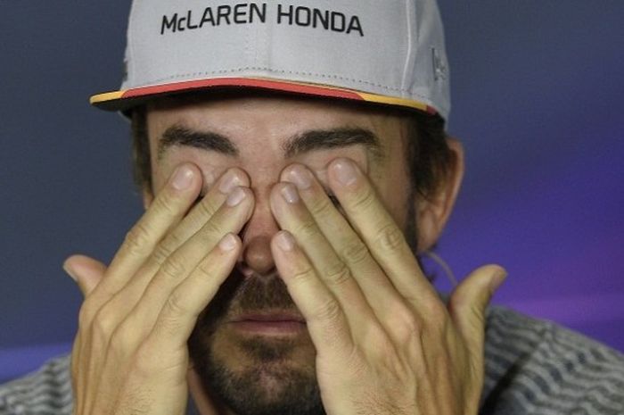 Pebalap McLaren-Honda, Fernando Alonso, menjalani sesi konferensi pers di Circuit de Catalunya, Kamis (11/5/2017) waktu setempat.