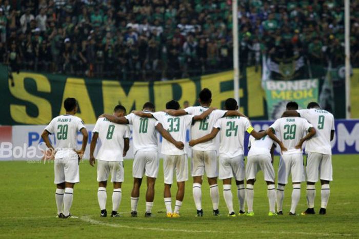  Para pemain PSMS Medan bersiap melakukan adu penalti dalam duel babak delapan besar Piala Presiden 2018 di Stadion Manahan, Solo, Sabtu (3/2/2018) sore WIB. 