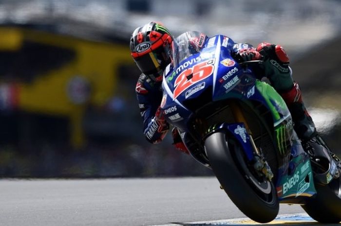 Pebalap Movistar Yamaha MotoGP asal Spanyol, Maverick Vinales, memacu motornya pada balapan GP Prancis di Sirkuit Le Mans, Minggu (21/5/2017).