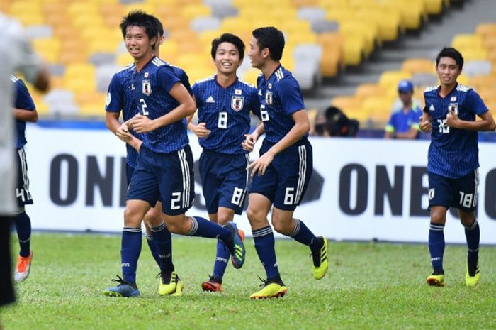 Suka cita pemain timnas U-16 Jepang seusai mencetak gol ke gawang timnas U-16 Oman pada laga perempat final Piala Asia U-16 2018 di Stadion Nasional Bukit Jalil, Kuala Lumpur, Malaysia, 30 September 2018. 