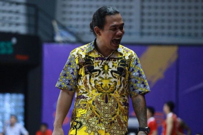 Pelatih klub basket Indonesia, CLS Knights, Koko Heru Prasetyo.