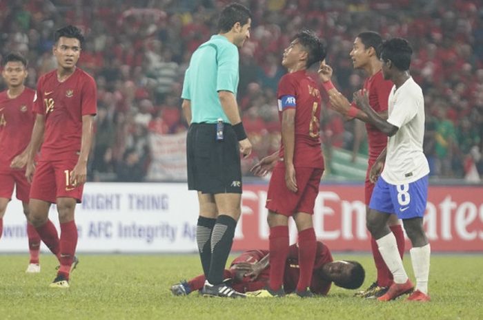  Timnas U-16 Indonesia berhadapan dengan India pada laga pamungkas Grup C Piala Asia U-16 2018 di Stadion Bukit Jalil, 27 September 2018.  